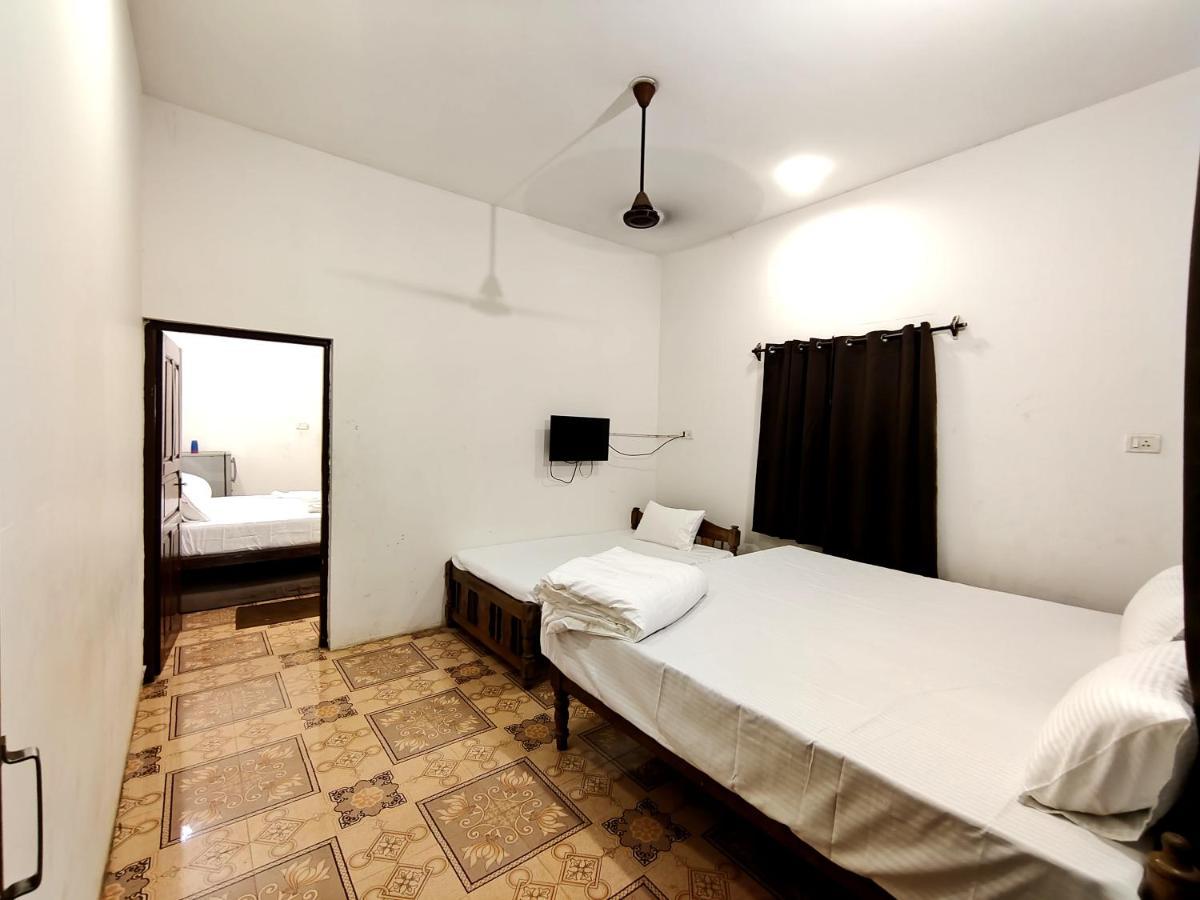 Calangute Turista Hotel Exterior foto
